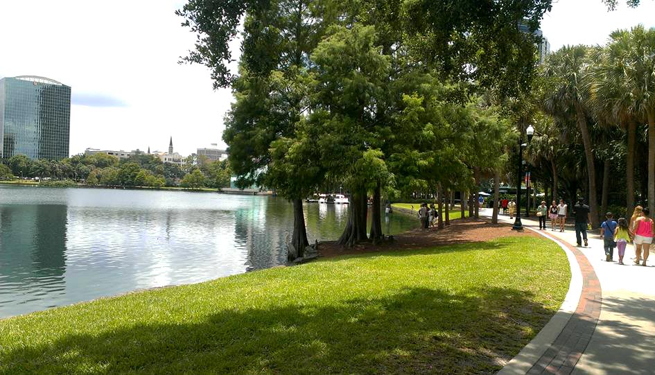 Lake Eola Park i Downtown Orlando